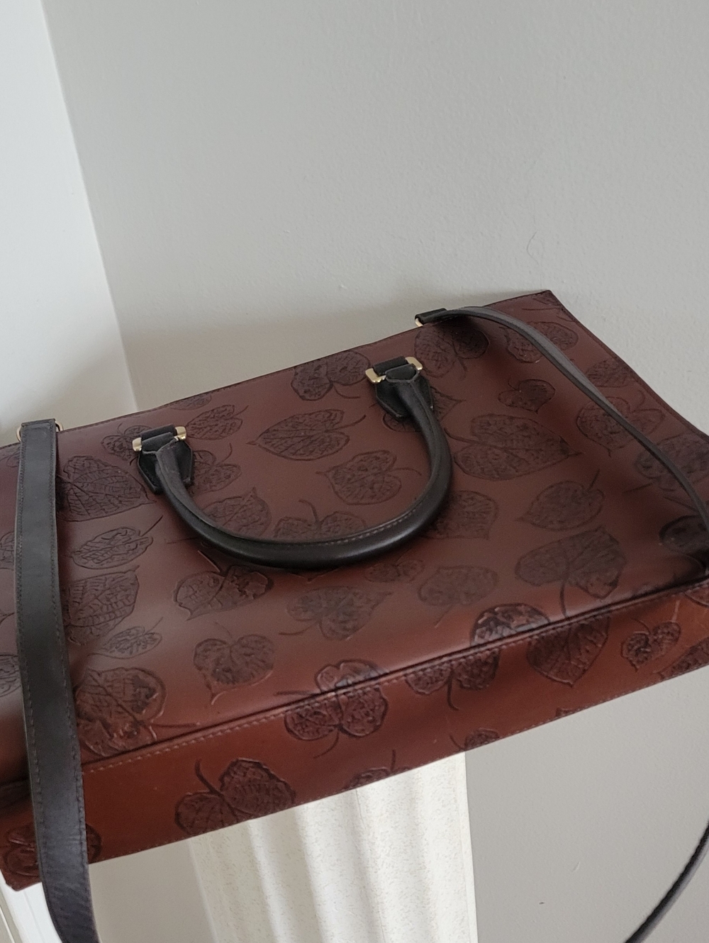 SCULLY Women’s Brown Leaf-Embossed Leather Tablet Bag Crossbody - Picture 7 of 7